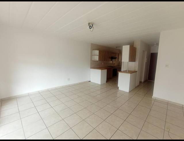 2 BEDROOM APARTMENT FOR SALE IN FLORIDA LAKE